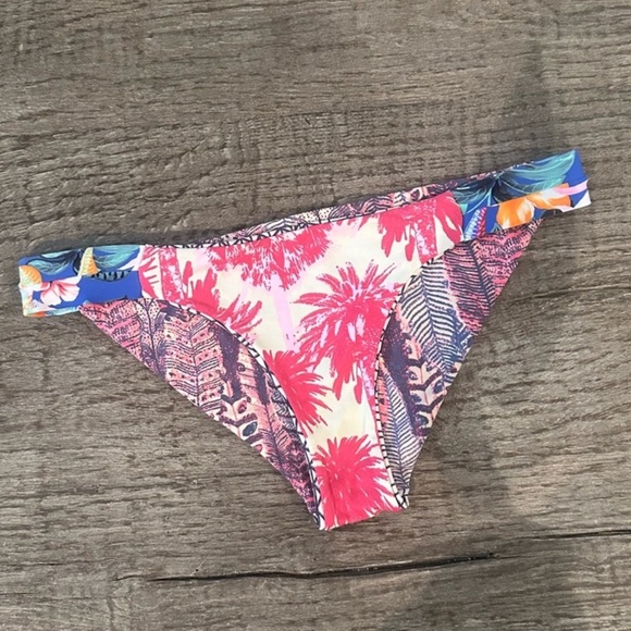 Maaji Reversible Pink Palm Bikini Bottoms. - Picture 1 of 4